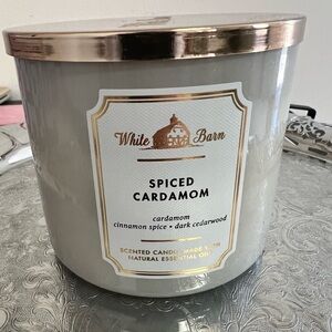 White Barn Spiced Cardamom Candle with Metallic Lid